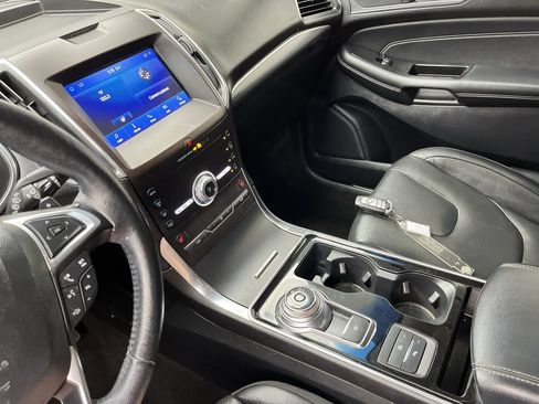 Used 2020 Ford Edge Titanium AWD/4WD image 16