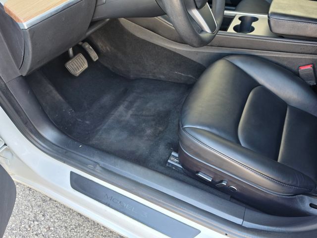 Used 2022 Tesla Model 3 Standard Range RWD image 13