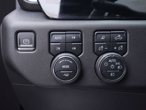 Used 2024 Chevrolet Silverado 1500 LT Trail Boss w/ LT Trail Boss Premium Package image 23