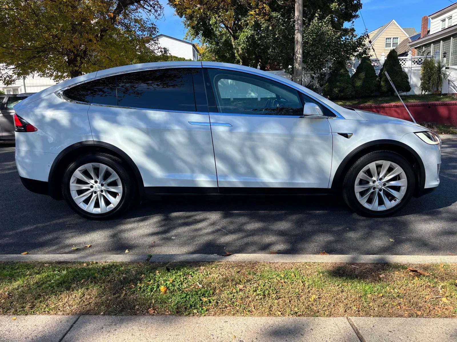 Used 2016 Tesla Model X 90D AWD/4WD image 8