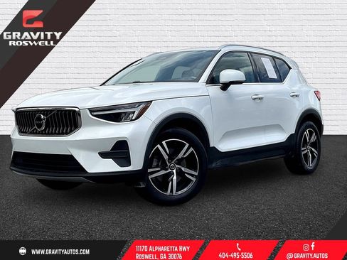 Used 2024 Volvo XC40 B5 Core AWD/4WD image 1