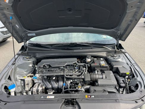 Used 2025 Hyundai Elantra Limited FWD image 34