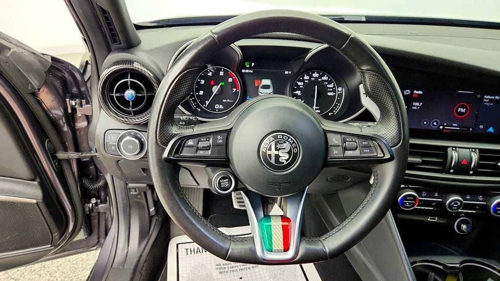 Used 2023 Alfa Romeo Giulia Veloce AWD/4WD image 14