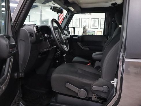 Used 2018 Jeep Wrangler Sport w/ Connectivity Group AWD/4WD image 10