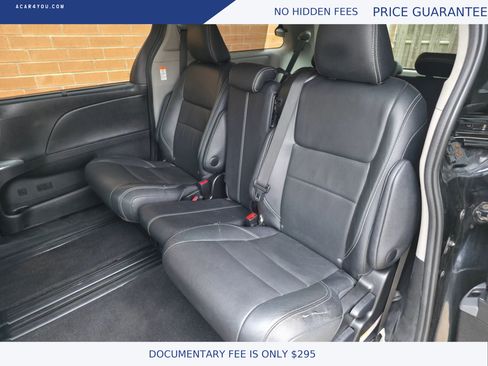 Used 2017 Toyota Sienna SE Premium image 21