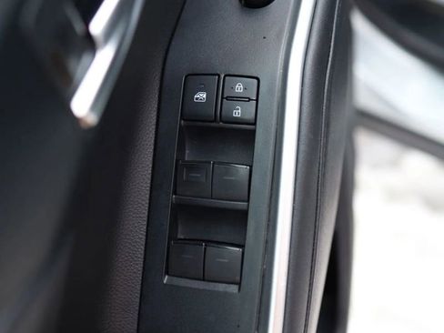 Used 2021 Toyota Highlander XLE image 11