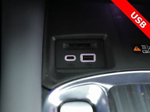 Used 2023 Buick Enclave Essence image 23