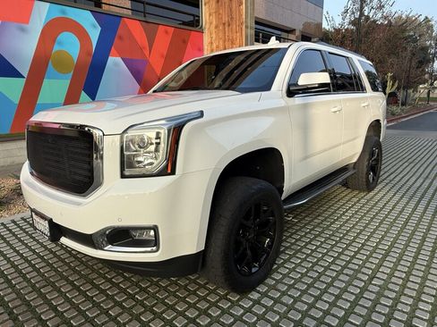 Used 2017 GMC Yukon SLE w/ Convenience Package image 8