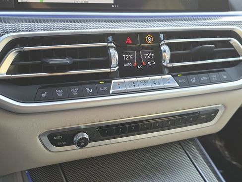 Used 2022 BMW X5 xDrive40i w/ M Sport Package image 31