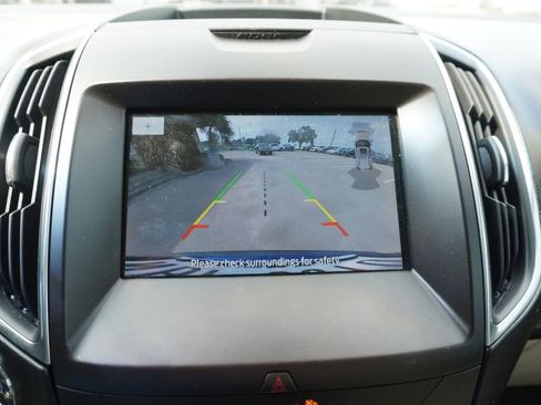 Certified 2020 Ford Edge Titanium FWD image 9