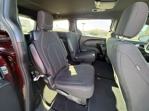 Certified 2018 Chrysler Pacifica Touring Plus w/ S Appearance Package FWD image 7