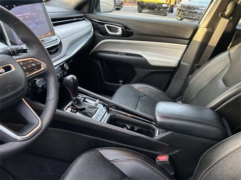Used 2023 Jeep Compass Limited image 23