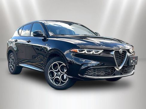 Used 2024 Alfa Romeo Tonale Ti w/ Premium Interior Package AWD/4WD image 3