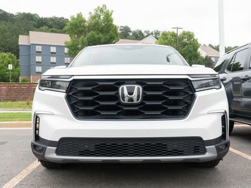 Used 2025 Honda Pilot EX-L image 2