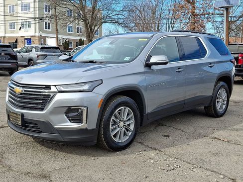 Used 2023 Chevrolet Traverse LT image 4