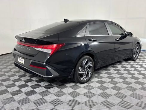 Used 2024 Hyundai Elantra SEL w/ Convenience Package FWD image 6
