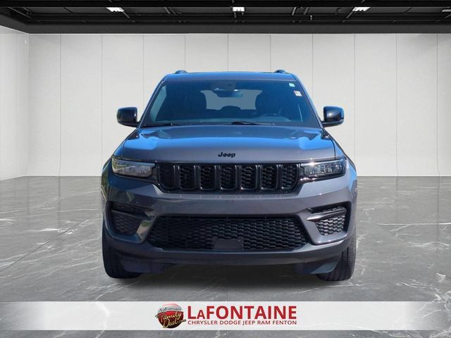 Used 2023 Jeep Grand Cherokee Altitude AWD/4WD image 8