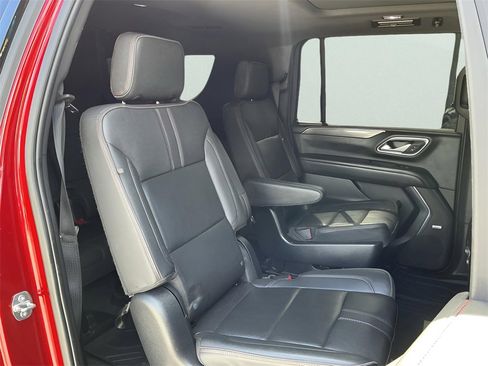 Used 2022 Chevrolet Suburban RST w/ Luxury Package image 20