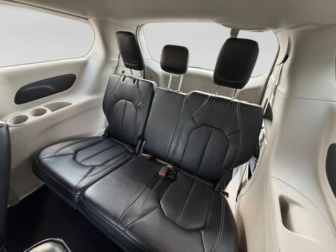 Used 2024 Chrysler Pacifica Touring-L FWD image 24