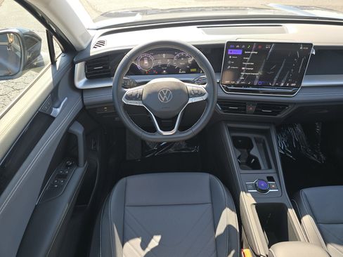 New 2026 Volkswagen Tiguan SE FWD image 20