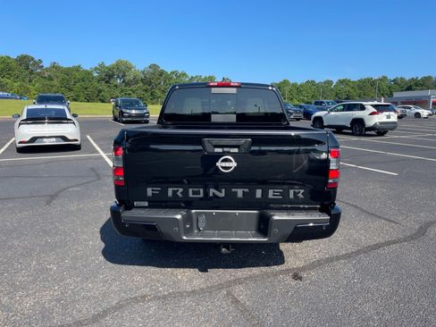 Used 2025 Nissan Frontier SV w/ SV Convenience Package RWD image 15