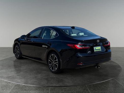 Used 2025 Toyota Camry XLE AWD/4WD image 8