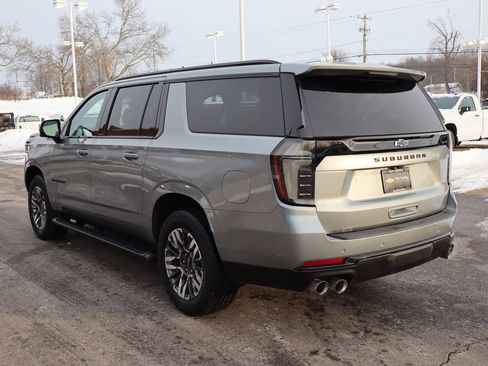 Used 2025 Chevrolet Suburban Z71 w/ Z71 Off-Road Package image 37
