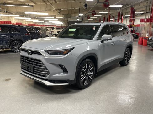 Used 2026 Toyota Grand Highlander AWD Hybrid image 5