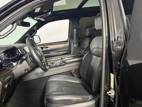 Used 2022 Jeep Grand Wagoneer Series I AWD/4WD image 23