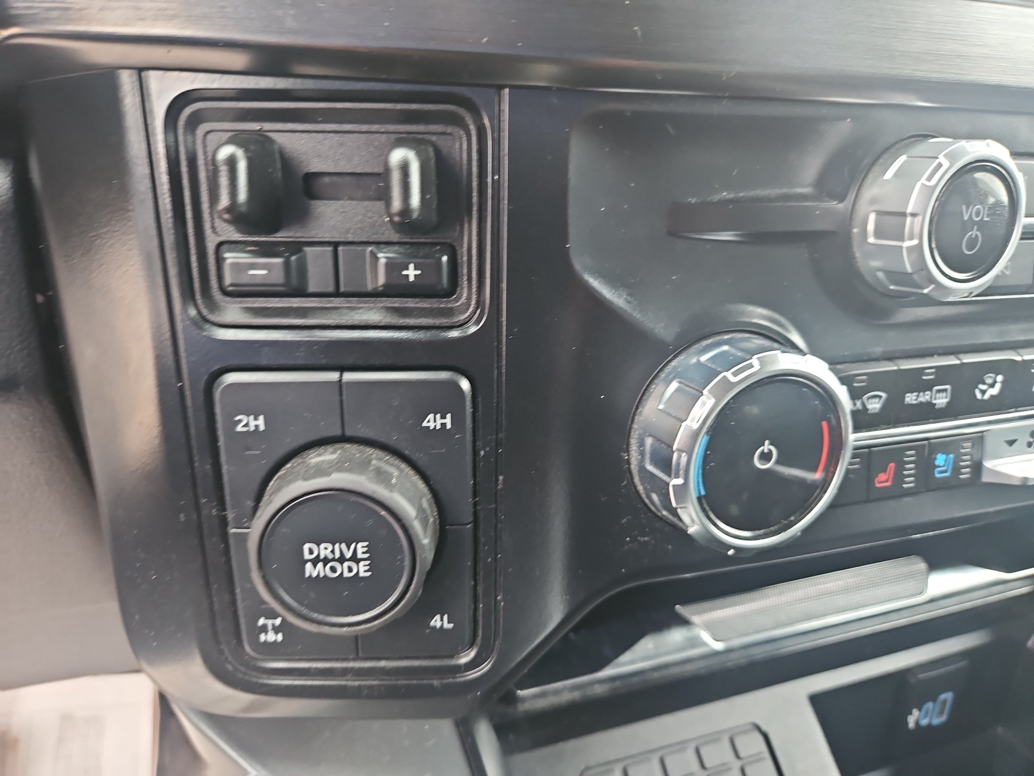 Used 2024 Ford F250 Lariat w/ Lariat Ultimate Package AWD/4WD image 25