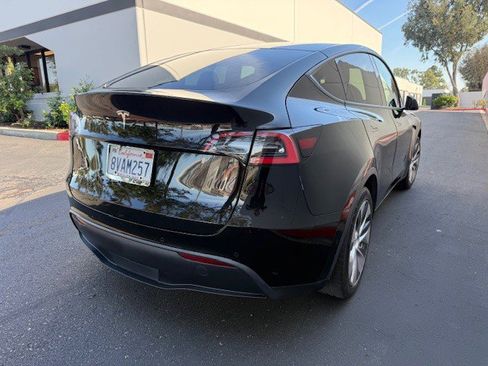 Used 2021 Tesla Model Y Long Range image 3