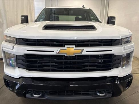 Used 2024 Chevrolet Silverado 2500 Custom w/ Custom Value Package AWD/4WD image 2