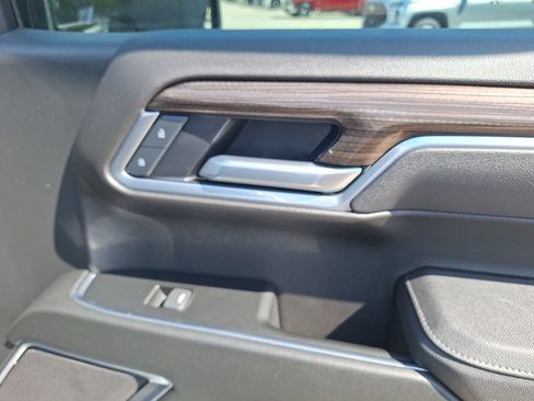 Used 2025 Chevrolet Silverado 1500 LT RWD image 35