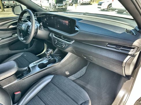 Certified 2024 Buick Envista Preferred w/ Convenience II Package image 28