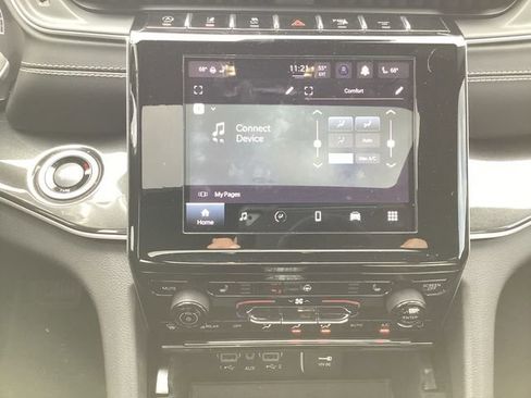 Certified 2022 Jeep Grand Cherokee Altitude image 11