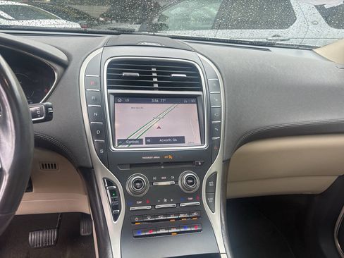 Used 2019 Lincoln Nautilus Reserve FWD image 11