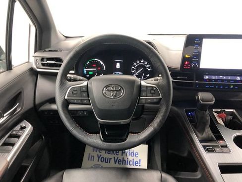 Used 2023 Toyota Sienna XSE FWD image 15