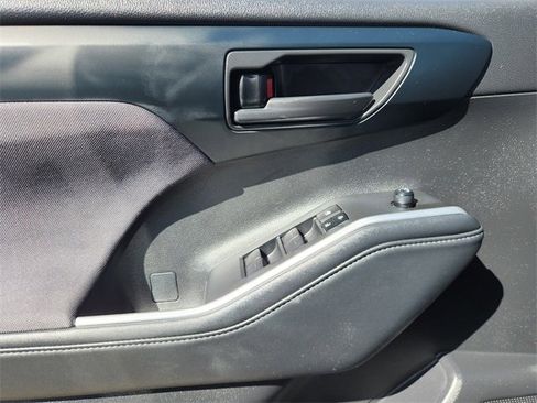 Certified 2024 Toyota Highlander LE image 17