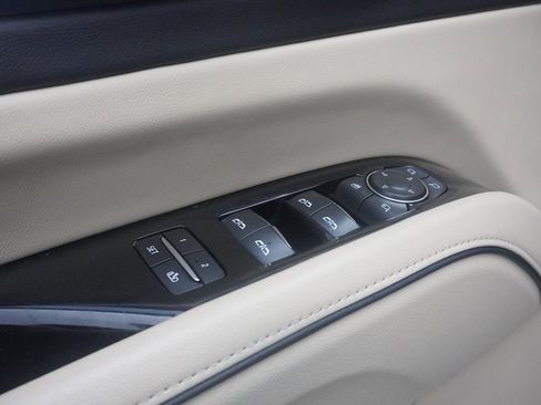 Used 2021 Cadillac Escalade ESV Premium Luxury image 40