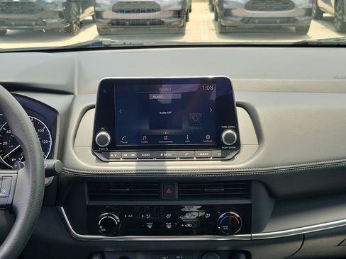 Used 2024 Nissan Rogue S FWD image 17