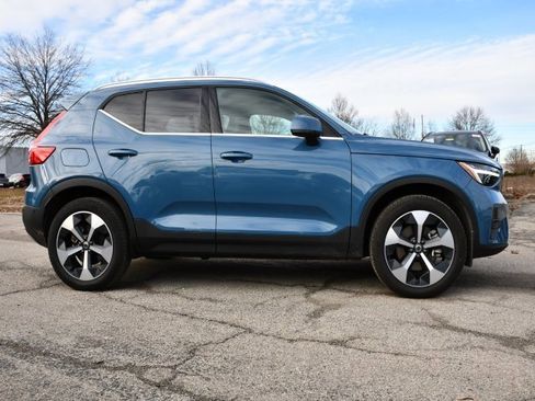 Certified 2025 Volvo XC40 B5 Plus image 8