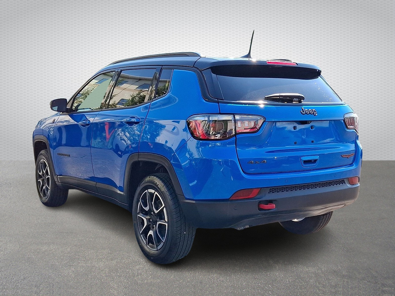 Certified 2024 Jeep Compass Trailhawk w/ Trailhawk Convenience Group AWD/4WD image 4