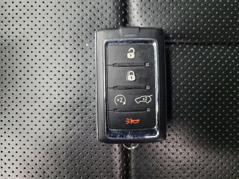 Used 2022 Jeep Grand Cherokee L Limited w/ Luxury Tech Group II image 32