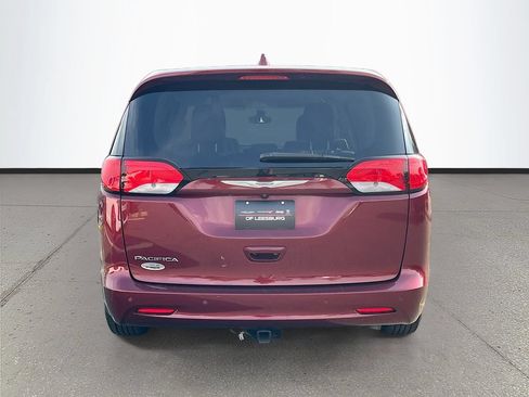Used 2017 Chrysler Pacifica Touring w/ Tire & Wheel Group FWD image 6