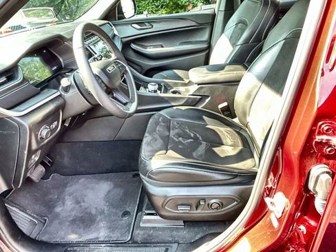 Used 2024 Jeep Grand Cherokee L Laredo image 19