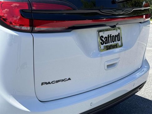 New 2026 Chrysler Pacifica Select image 10