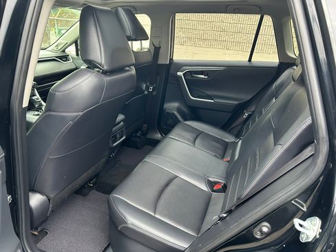 Used 2020 Toyota RAV4 Limited image 14