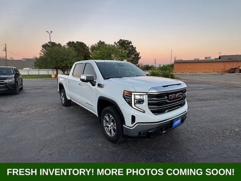 Used 2024 GMC Sierra 1500 SLT image 3