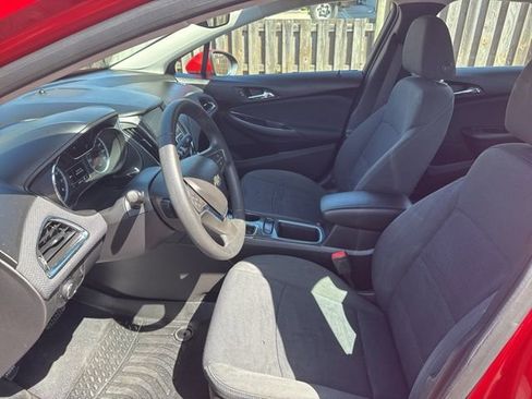 Used 2017 Chevrolet Cruze LT w/ Convenience Package FWD image 7