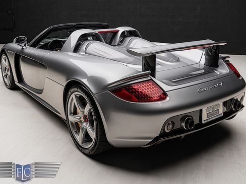 Used 2005 Porsche Carrera GT RWD image 2